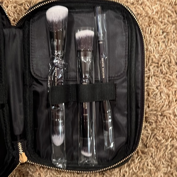 New Kevin Aucoin make up brushes - Picture 2 of 2
